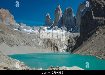 Vue sur les montagnes Torres depuis la base Mirador Las Torres, le parc national Torres del Paine, le Chili, l'Amérique du Sud Banque D'Images