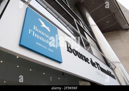 Bordeaux , Aquitaine France - 01 24 2021 : Bourse de l'immobilier affiche et logo oiseau sur façade murale Banque D'Images