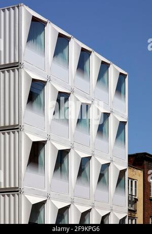 Détail de la façade extérieure. Stow-away Waterloo Hotel, Londres, Royaume-Uni. Architecte: Doone Silver Kerr, 2019. Banque D'Images