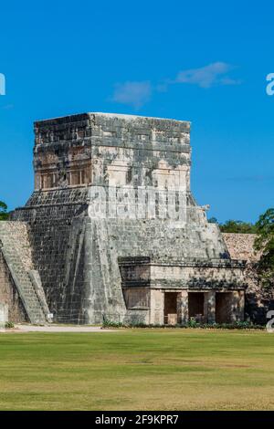 Le grand terrain de jeu de balle dans le site archéologique maya Chichen Itza, Mexique Banque D'Images