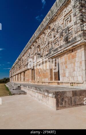 Palais du gouverneur du Palacio del Gobernador dans les ruines de l'ancienne ville maya Uxmal, Mexique Banque D'Images