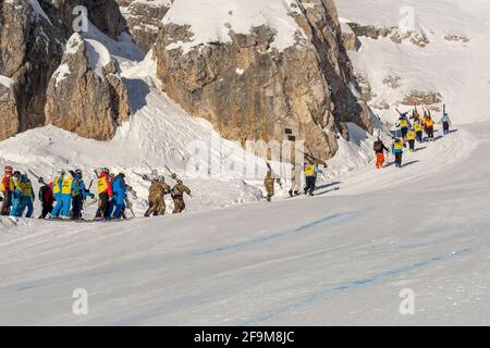 Cortina d'Ampezzo, Italie 14 février 2021: Une vue générale pendant les CHAMPIONNATS DU MONDE DE SKI alpin FIS 2021 descente masculine sur le parcours de Vertigine à Banque D'Images