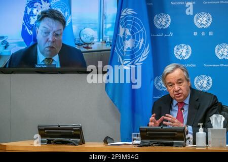 New York, États-Unis. 19 avril 2021. Le Secrétaire général des Nations Unies António Guterres présente le rapport sur l'état du climat mondial 2020 au siège des Nations Unies à New York en tant que Secrétaire général de l'Organisation météorologique mondiale Petteri Taalas participe à distance de Genève. Guterres a mis en garde contre les « abysses » climatiques car 2020 a été confirmé comme l'une des 3 années les plus chaudes jamais enregistrées et il a appelé à des engagements spécifiques, à une véritable action pour lutter contre le changement climatique. Credit: Enrique Shore/Alay Live News Banque D'Images