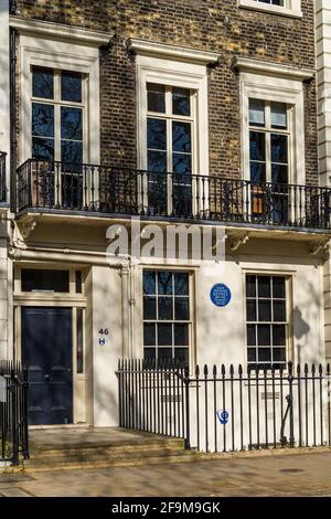 John Maynard Keynes House Londres - plaque bleue sur sa maison au 46 Gordon Square, Bloomsbury, Londres. L'économiste réputé a vécu ici 1916-1946. Banque D'Images