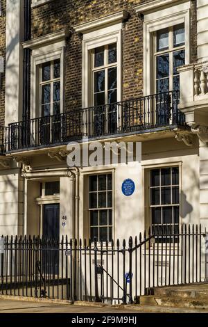 John Maynard Keynes House Londres - plaque bleue sur sa maison au 46 Gordon Square, Bloomsbury, Londres. L'économiste réputé a vécu ici 1916-1946. Banque D'Images