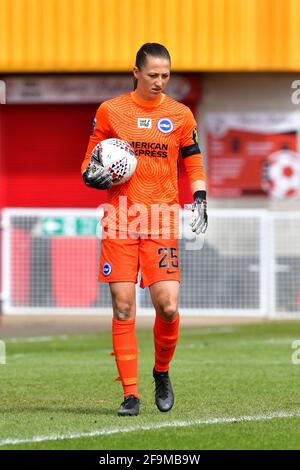 Crawley, Royaume-Uni. 18 avril 2021. Cecilie Fiskerstrand de Brighton & Hove Albion lors du quatrième tour de la coupe des femmes FA entre Brighton & Hove Albion Women et Bristol City Women au People's Pension Stadium le 18 avril 2021 à Crawley, Royaume-Uni. (Photo de Jeff Mood/phcimages.com) Credit: PHC Images/Alamy Live News Banque D'Images