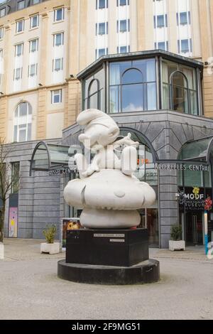 Bruxelles - Belgique - 3 avril 2021 : les Schtroumpfs sont une série de bandes dessinées belges créées par Peyo en 1958 Banque D'Images