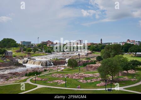 Vue sur Sioux Falls avec vue sur la ville en arrière-plan Banque D'Images