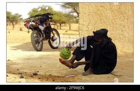 Mali: Bergers nomades, les Tuaregs du nord du Mali. Photo de David Sandison 13/12/2002 aller avec l'histoire de Mike Mc Carthy Banque D'Images