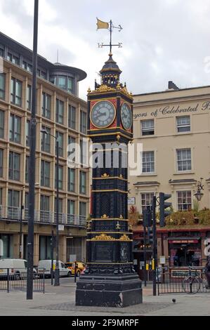 La tour de l'horloge « Little Ben » dans le quartier Victoria de Westminster, dans le centre de Londres. Fabriquée en fonte en 1892, l'horloge se trouve à proximité d'un carrefour Banque D'Images