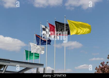 Indianapolis - Circa avril 2021 : les sept drapeaux de course du circuit automobile d'Indianapolis. IMS se prépare pour l'Indy 500 et le Brickyard 400 à l'âge de Banque D'Images