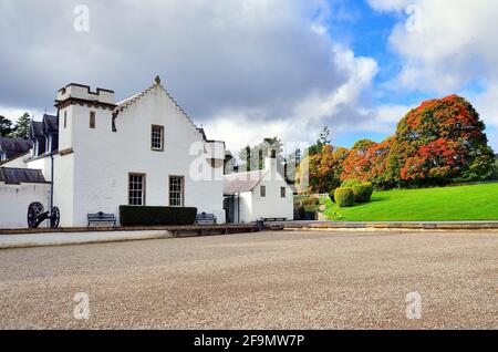 Blair Atholl, Écosse, Royaume-Uni. Les fondations du château de Blair datent du XIIIe siècle et aujourd'hui, sont l'un des châteaux les plus majestueux d'Écosse. Banque D'Images