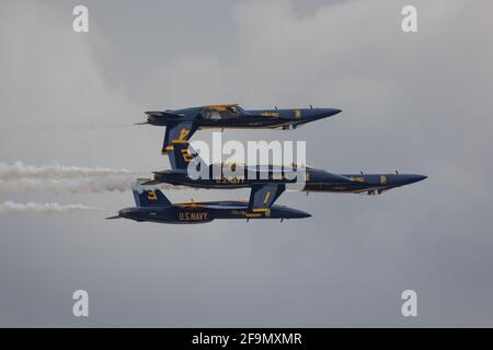 Le 15 avril 2021, les Blue Angels de la Marine américaine se présentent pour le spectacle aérien Sun N Fun à Lakeland, dans le centre de la Floride, aux États-Unis. Banque D'Images