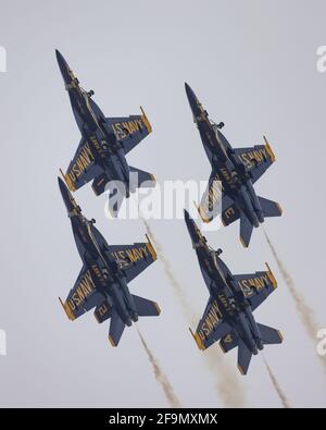 Le 15 avril 2021, les Blue Angels de la Marine américaine se présentent pour le spectacle aérien Sun N Fun à Lakeland, dans le centre de la Floride, aux États-Unis. Banque D'Images