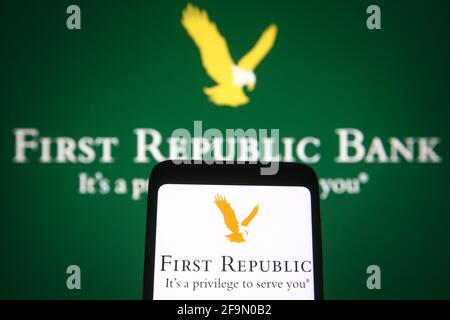 Ukraine. 19 avril 2021. Sur cette photo, un logo First Republic Bank apparaît sur un smartphone et un écran de pc. (Photo de Pavlo Gonchar/SOPA Images/Sipa USA) crédit: SIPA USA/Alay Live News Banque D'Images