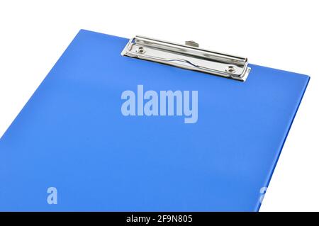 Presse-papiers - presse-papiers en plastique bleu ou panneau d'écriture isolé arrière-plan blanc Banque D'Images