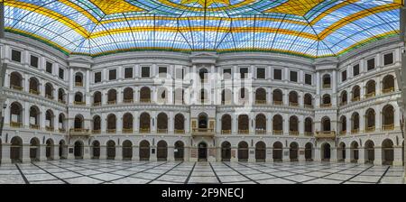 VARSOVIE, POLOGNE.Intérieur de l'auditorium principal - Université de technologie de Varsovie (polonais : Politechnika Warszawska; littéralement, Varsovie Polytechnique). Banque D'Images