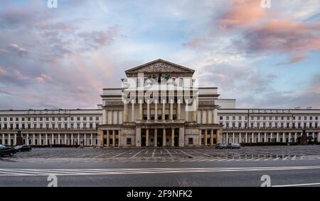 Varsovie, Pologne.Le Grand Théâtre et Opéra National par le projet de Bohdan Pniewski Banque D'Images