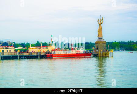 Vue d'un ferry pour passagers transportant des personnes entre la suisse et l'allemagne à Rorschach. Banque D'Images