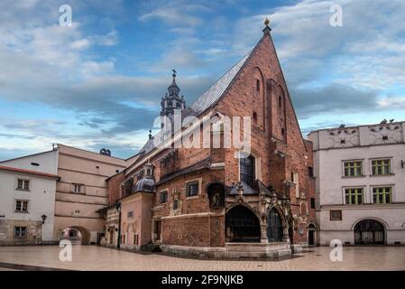 Eglise de Saint Barbara situé à côté de la Basilique Sainte-Marie sur la place principale de la vieille ville de Cracovie, Pologne Banque D'Images