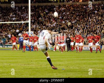 RUGBY ENGLAND V NZ BAR'S AT TWICKENHAM 20/12/2003 PAUL GRAYSON PHOTO DAVID ASHDOWNRUGBY Banque D'Images