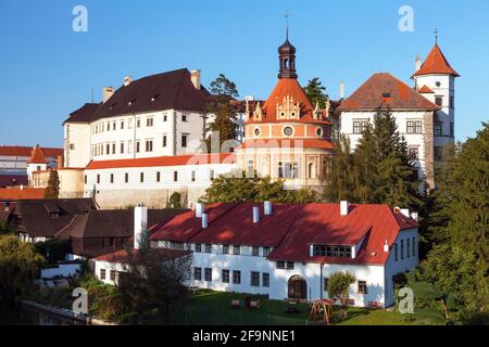 Château Château château palais et la ville de Jindrichuv Hradec après-midi ou en début de soirée, vue, Bohême du Sud, République tchèque Banque D'Images