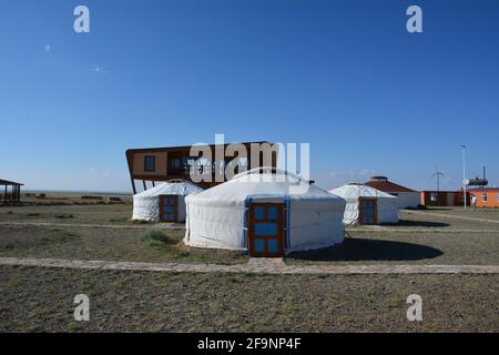 Camp GER dans la région de Bayanzag / Flaming Cliffs du désert de Gobi dans la province d'Ömnögovi en Mongolie, où d'importantes découvertes de fossiles ont été faites. Banque D'Images