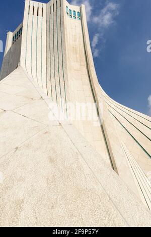 Détail de la Tour Azadi à Téhéran, Iran. Banque D'Images