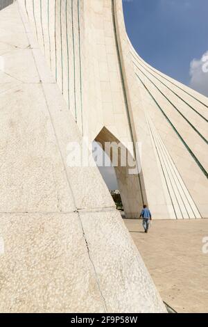 Détail de la Tour Azadi à Téhéran, Iran. Banque D'Images