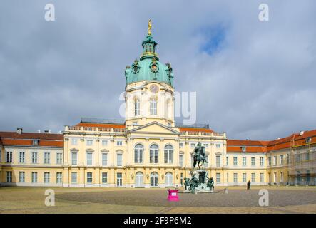 vue sur le merveilleux palais de charlottenburg à berlin. Banque D'Images