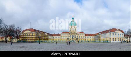 vue sur le merveilleux palais de charlottenburg à berlin. Banque D'Images