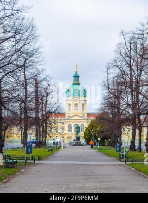 vue sur le merveilleux palais de charlottenburg à berlin. Banque D'Images