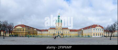 vue sur le merveilleux palais de charlottenburg à berlin. Banque D'Images