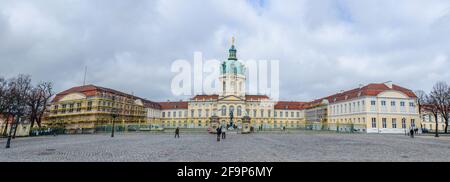 vue sur le merveilleux palais de charlottenburg à berlin. Banque D'Images