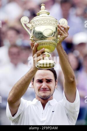 WIMBLEDON TENNIS CHAMPS 2003 13ÈME JOUR 6/6/2003 MENS FINAL MARK PHILIPPOUSSIS V R.FEDERER PHOTO DAVID ASHDOWNWIMBLEDON TENNIS David Ashdown export 8 Banque D'Images