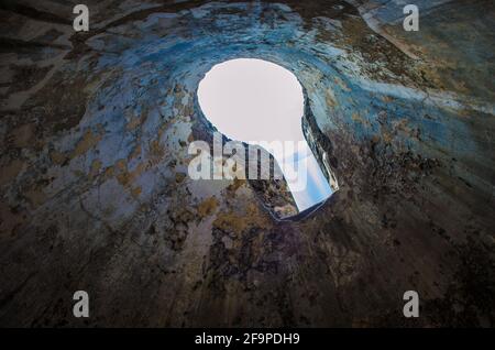 trou dans le plafond d'un ancien spa dans le complexe des ruines de pompéi près de naples. Banque D'Images