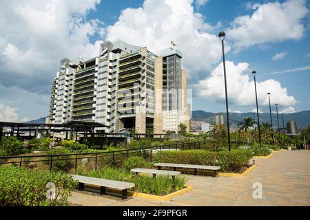 Medellín, Antioquia / Colombie - 23 février 2021. Le bâtiment intelligent des sociétés publiques de Medellín ou simplement le bâtiment EPM est l'adminis Banque D'Images