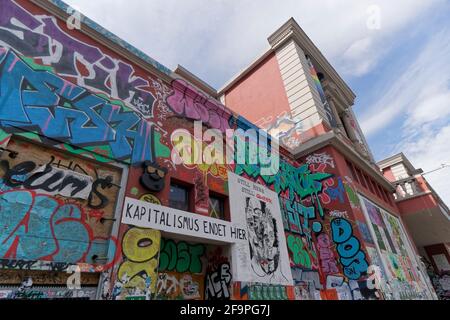 Die Rote Flora am Schulterblatt im Schanzenviertel, Hambourg, Allemagne, Europa Banque D'Images