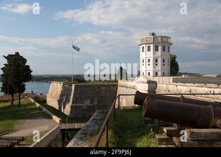 20.05.2016, Pula, Istrie, Croatie - la forteresse de 1630 sur la plus haute colline, aujourd'hui le siège du Musée historique et maritime de l'Istrie. 00A160 Banque D'Images