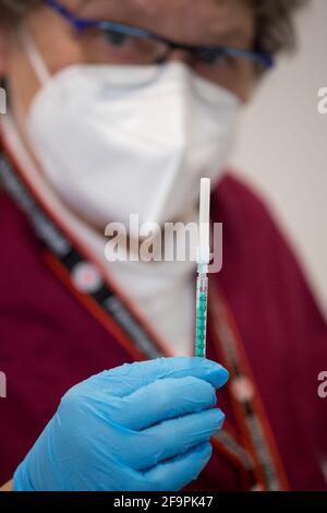 22.03.2021, Brême, Brême, Allemagne - Corona vaccination: DRK a opéré une partie du centre de vaccination dans les salles d'exposition, seringue avec vaccin fr Banque D'Images