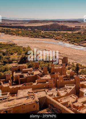 La forteresse (ksar) d'Aid Benhaddou dans les montagnes de l'Atlas près de Marrakech, au Maroc Banque D'Images