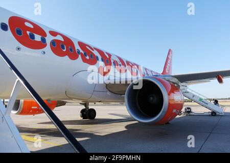 05.10.2018, Berlin, Berlin, Allemagne - avion de la compagnie aérienne easyjet sur le tablier de l'aéroport Berlin-Tegel. 00S181005D422CAROEX.JPG [VERSION DU MODÈLE Banque D'Images