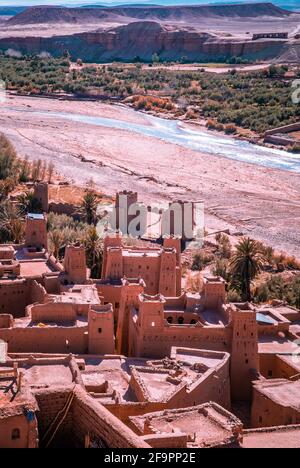 La forteresse (ksar) d'Aid Benhaddou dans les montagnes de l'Atlas près de Marrakech, au Maroc Banque D'Images