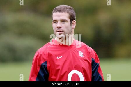 L'ÉQUIPE DE RUGBY D'ANGLETERRE TRAING À PENNYHILL PARK POUR LEUR MATCH AVEC L'AFRIQUE DU SUD. 15/11/2004 JOE WORSLEY PHOTO DAVID ASHDOWNRUGBY ANGLETERRE Banque D'Images