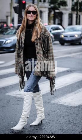 PARIS, France- Mars 5 2019: Pernille Teisbaek dans la rue de Paris. Banque D'Images