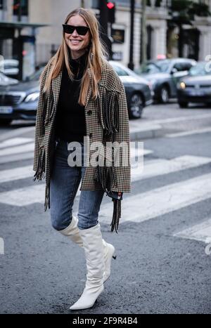 PARIS, France- Mars 5 2019: Pernille Teisbaek dans la rue de Paris. Banque D'Images