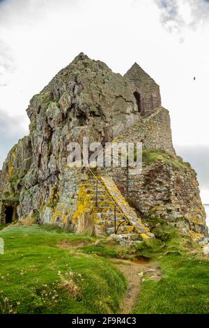 Site de l'ermitage de Saint Helier avec chapelle médiévale au sommet, bailliage de Jersey, îles Anglo-Normandes Banque D'Images