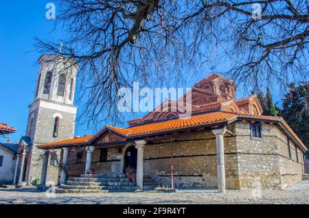 Le clocher de l'église Saint-Bogorodica Perivlepta domine le vieux Ohrid, République de Macédoine Banque D'Images