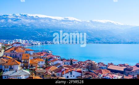 vue aérienne d'une côte de la ville macédonienne d'ohrid qui est incluse dans le risque du patrimoine mondial de l'unesco. Banque D'Images