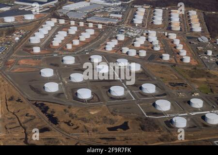 Zone industrielle l'équipement de raffinage du pétrole des pipelines industriels une raffinerie de pétrole Banque D'Images